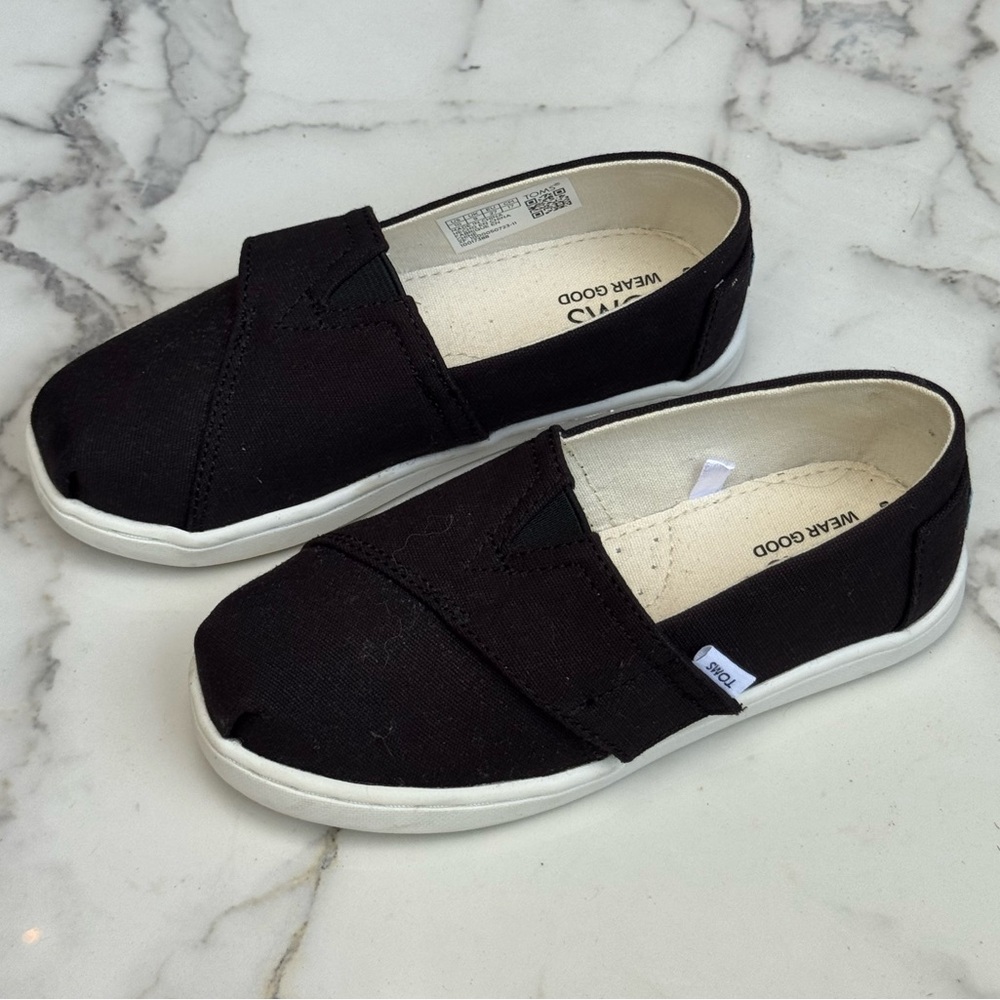 NWOT TOMS Kids Black Canvas Sneakers - Picture 2 of 8